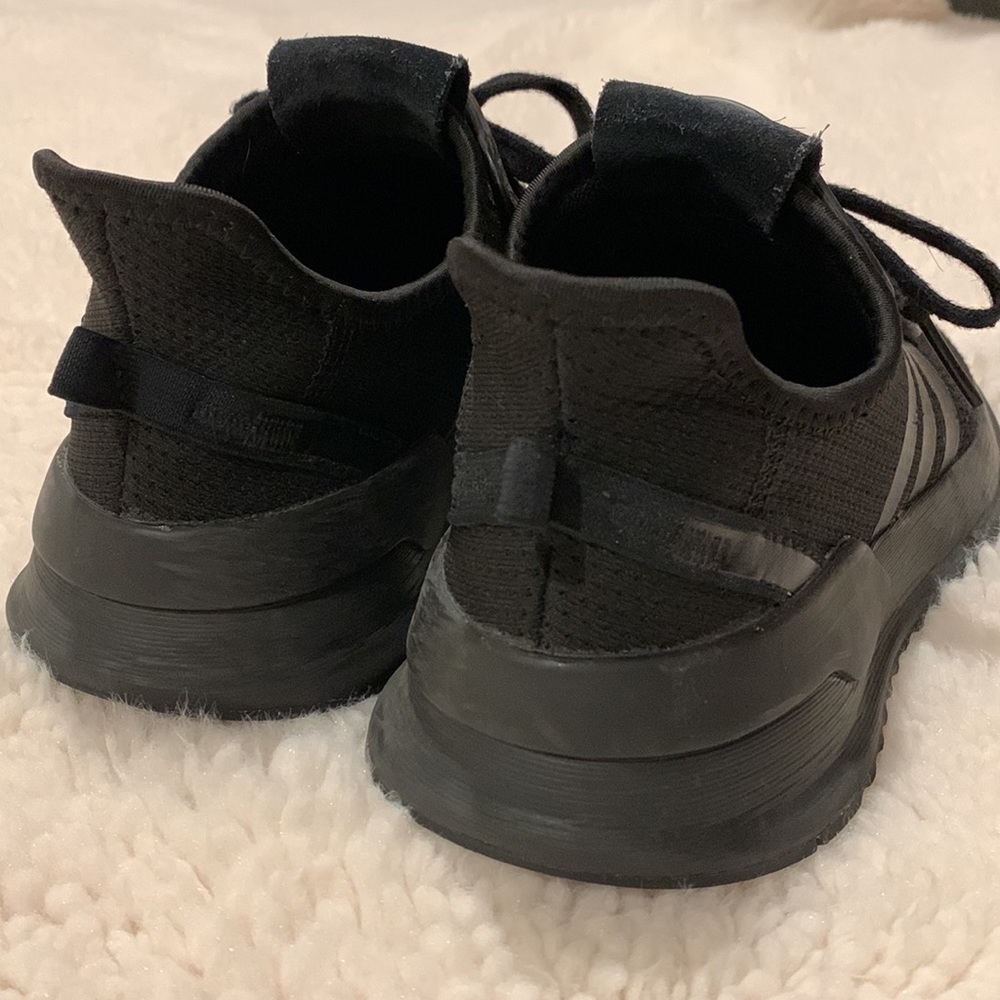 ADIDAS SHOES! 🖤👟 - Picture 8 of 8